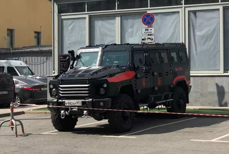 The Moscow Metro acquired a ten-ton Buran armored car with a snorkel